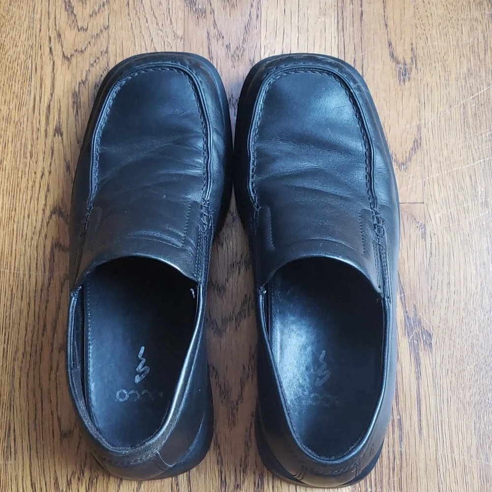 EUC Black Dress Shoes Size 8.5 Men's Loafers